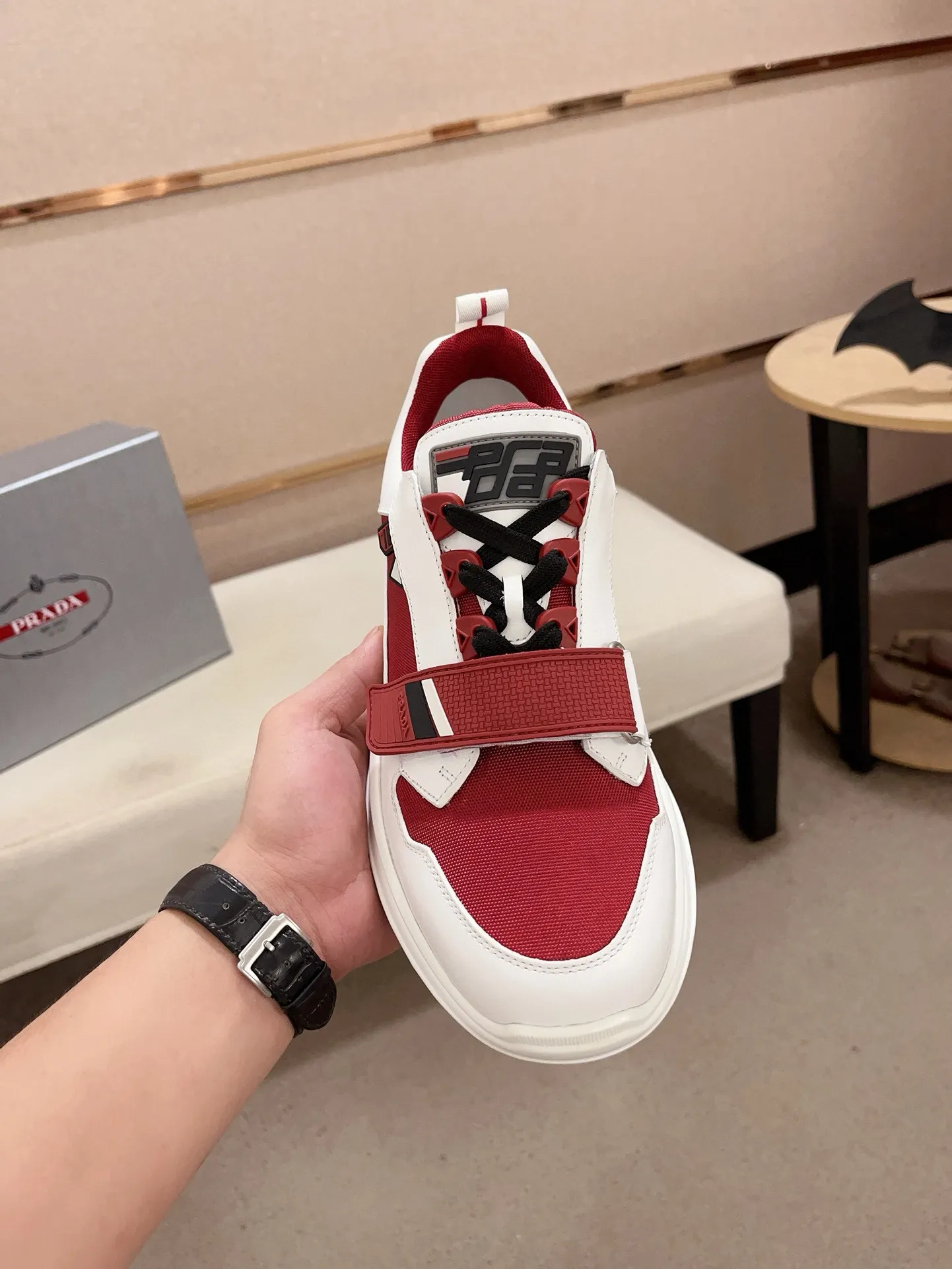 Factory price 620💰 ✔️✔️✔️Higher version High-quality new PRADA (Prada) counters are launched simultaneously. New men's shoes and 😘fabric are made of high-tech glue-spraying technology. Lining: Full cowhide lining. 👍🏿 High-end ☄️ air-cushion molded anti-slip rubber outsole, exquisite lines, simple and elegant, comfortable and high-end for leisure travel. Code number: 38 to 44 (45 is custom-made and cannot be returned or exchanged)